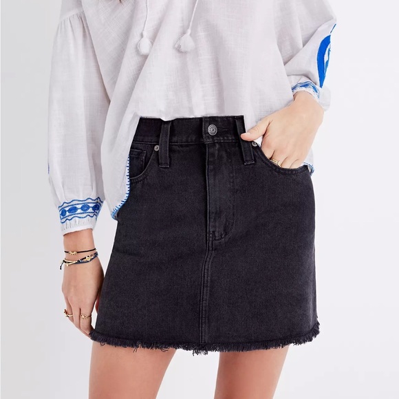 Madewell ‘McCarren Raw-Hem Jean Skirt’ in Washed Black Size 29 Waist - Picture 1 of 14